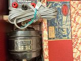 une boîte contenant tout un tas de matériel électrique