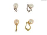 trois paires de boucles d'oreilles en perles et diamants sur fond blanc