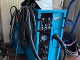 a machine that is sitting on the floor next to a wall