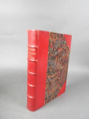 un livre rouge posé sur une table blanche
