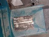 a picture of a machine that has a blue handle