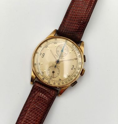une image d'une montre-bracelet en or avec un bracelet en cuir marron