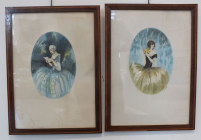 deux photos encadrées représentant une femme en robe de bal et un homme en tutu