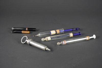 Lot de 4 pipettes " 3 en verres et 1 en étain".