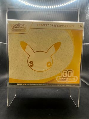 un gros plan d'une boîte sur laquelle figure un Pikachu