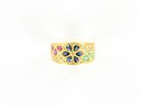 gros plan d'une bague en or avec des pierres multicolores