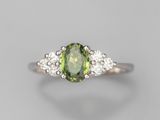 Bague en tourmaline verte et diamant