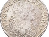 gros plan d'une pièce de monnaie sur fond blanc
