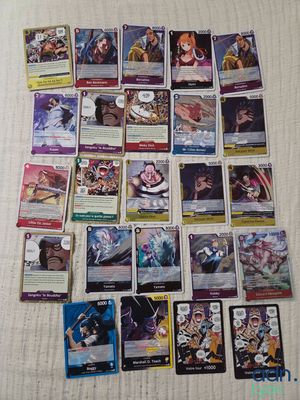 a lot of cards that are on the bed