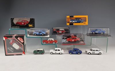 a lot of cars that are in a display case