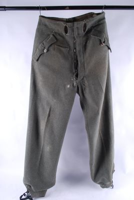 Un pantalon panzer drillich Sturmgeschutz, nombreuses traces…