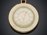une image représentant une montre de poche plaquée or sur fond noir