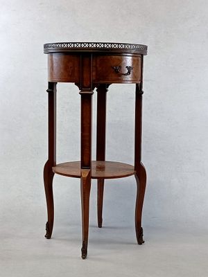 an image of a wooden table with a drawer on top of it