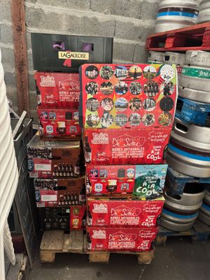 lot d’environ 1 200 bouteilles de bières artisanales de ma… - Photo 1