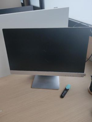 Un écran de marque HP modèle HP PAVILION 22XI .