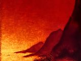 une image représentant un tableau représentant un ciel rouge avec des montagnes en arrière-plan