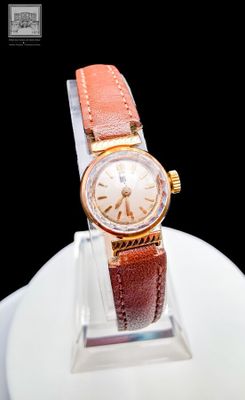 a watch that is sitting on top of a white plate