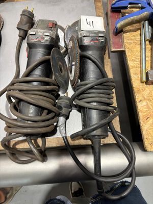 quelques outils posés sur une table