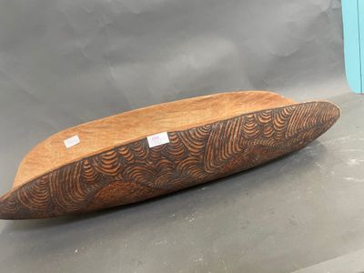 Art aborigène Coupe en écorce gravé à décor de lignes géomét… - Photo 1