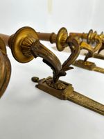 Quatre appliques en bronze à deux lumières, modèle classique (photo 4)