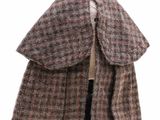 un manteau posé sur un mannequin, sur fond blanc