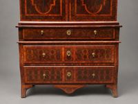 Cabinet deux corps en placage de bois de bout "oyster shell"… (photo 2)