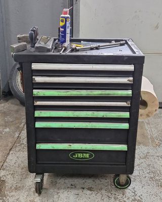 Desserte d'atelier JBM avec outillages. - Photo 1