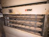 a picture of a machine that is sitting in a room