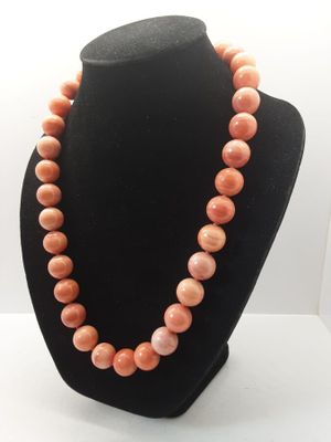 Collier en corail avec fermoir en or 18 carats.