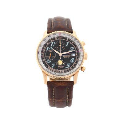 gros plan d'une montre sur fond blanc