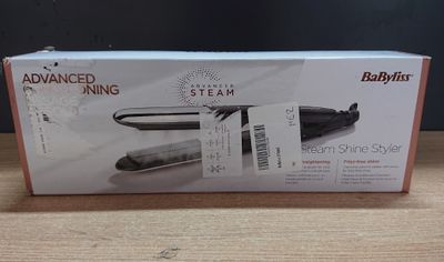 Emballage du système de bouclage à vapeur Babyliss Advanced posé sur une table