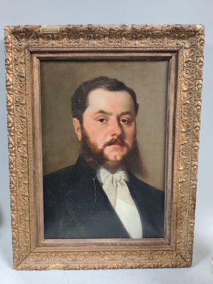 tableau représentant un homme barbu en costume et nœud papillon