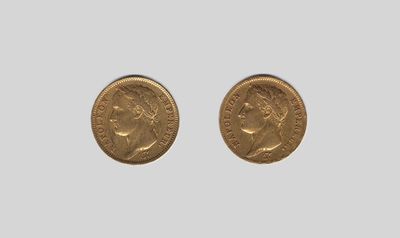 une paire de souverains d'or sur lesquels est représentée la tête d'une femme
