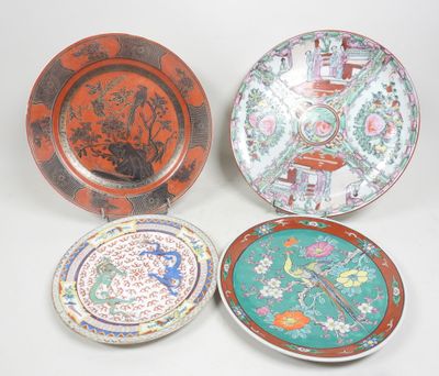 trois assiettes chinoises et un bol