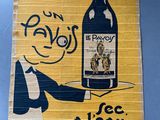une affiche accrochée au mur d'un restaurant représentant un personnage de bande dessinée tenant une bouteille de vin