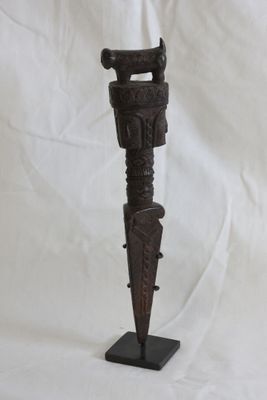 Manche de tambour chamanique en forme de Phurbu dit "Dhyangr…