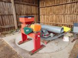 a picture of a machine that is sitting on a concrete slab