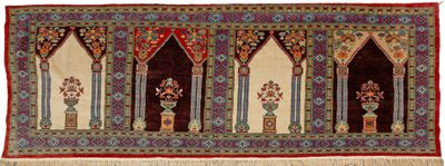 une image représentant un tapis orné d'un motif d'arcs et de colonnes