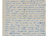 une lettre écrite à l'encre bleue sur une feuille de papier