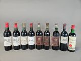 six bouteilles de vin rouge sont alignées