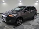 La Ford Escape grise est garée sur un sol en carrelage à damier.
