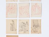 Plusieurs dessins représentant des personnes sont exposés sur une surface blanche