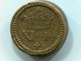 une vieille pièce de monnaie surmontée d'une couronne
