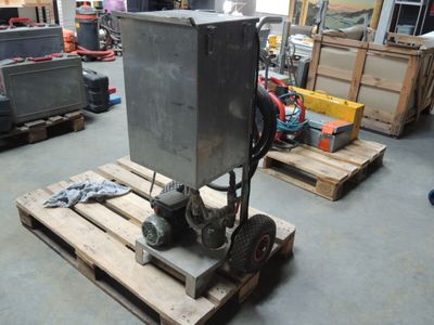 1 station de remplissage/rinçage sur chariot inox OEG pour c…