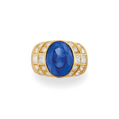 une bague en saphir et diamant