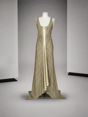 une image d'une robe sur un mannequin mannequin mannequin mannequin mannequin mannequin mannequin mannequin mann