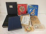 de nombreux livres et autres objets posés sur une table