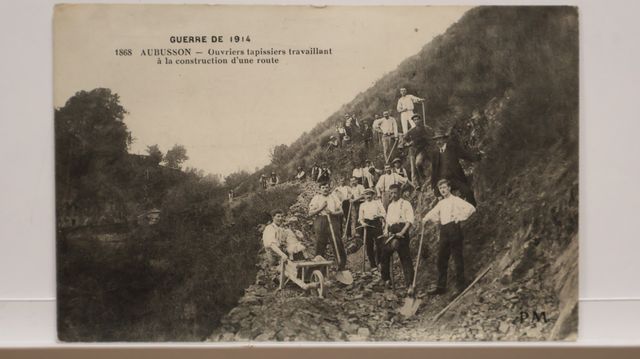 G.F.A. : PM 1868. Aubusson. Ouvriers tapissiers (construction d’u...