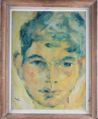 un tableau représentant un jeune garçon, dans un cadre en bois