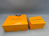 deux boîtes Louis Vuitton orange